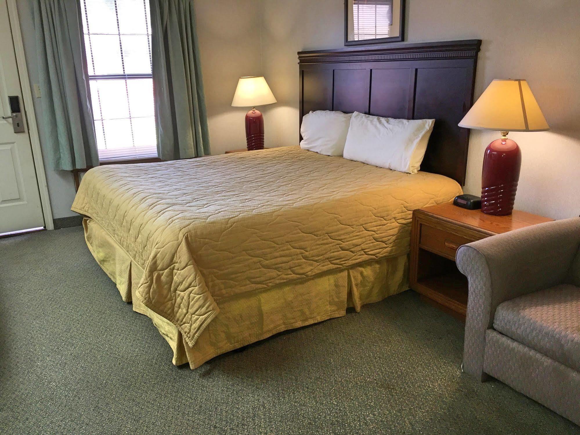 Hotel Del Sol - Pensacola Ferry Pass Екстериор снимка
