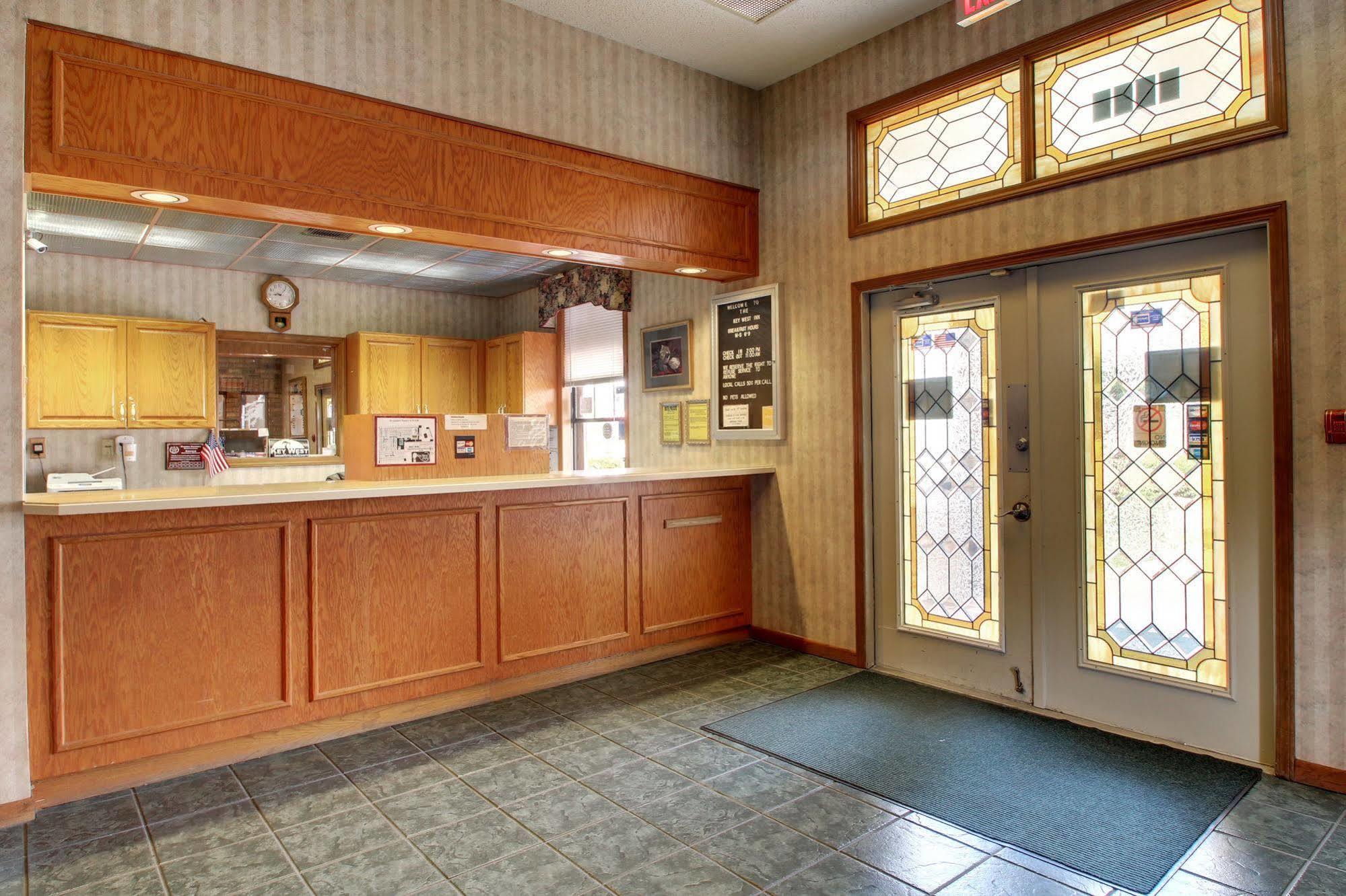 Hotel Del Sol - Pensacola Ferry Pass Екстериор снимка